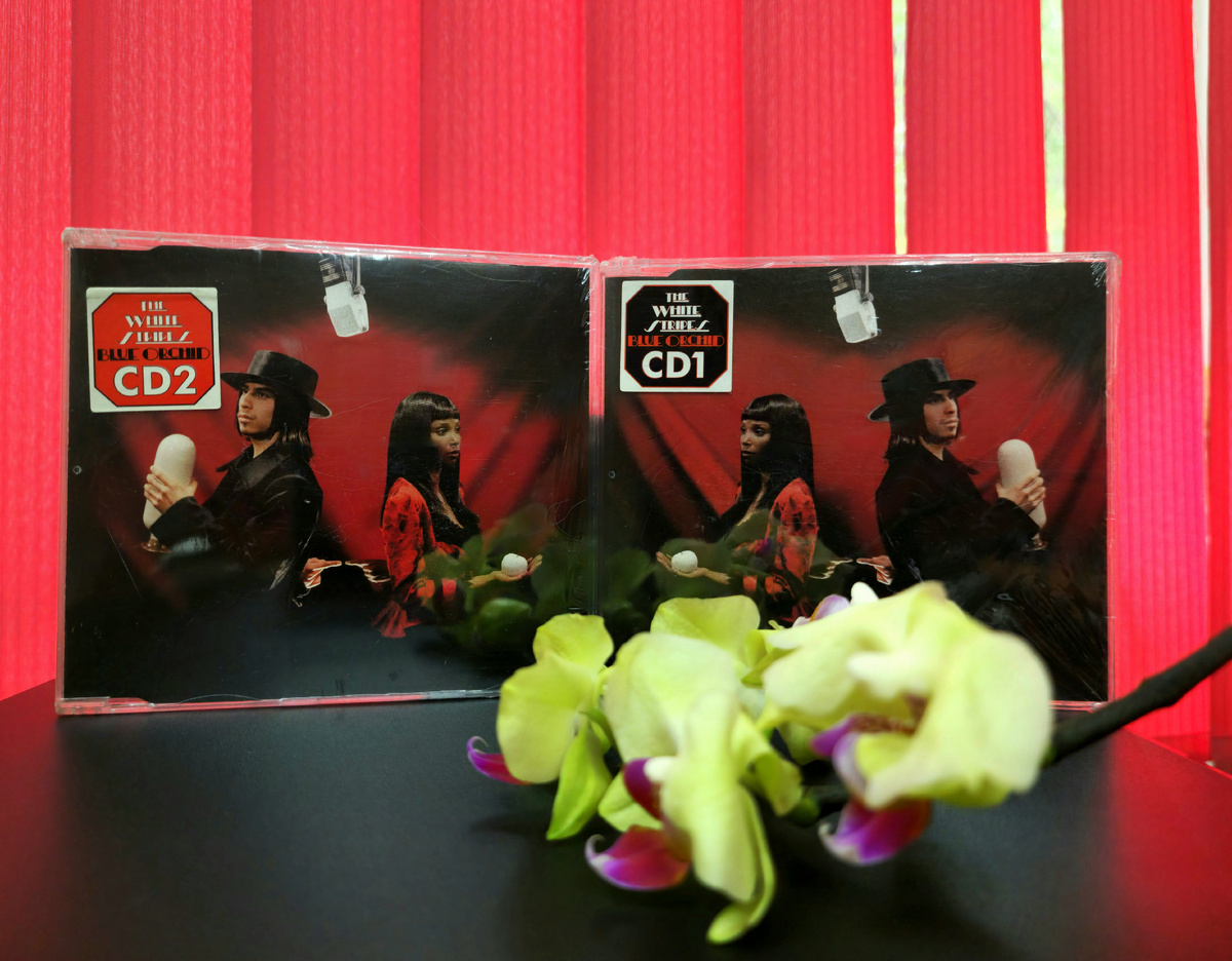 Варианты издания сингла  «Blue Orchid» 2005 года группы The White Stripes.