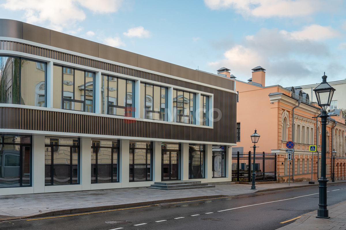 Административное здание для сотрудников Правительства Москвы в самом центре столицы, 840 кв. метров. Благодаря блочно-модульному способу строительства полностью готовый объект был передан заказчику через 4 месяца после подписания контракта. Проект и фото elmaco.ru.