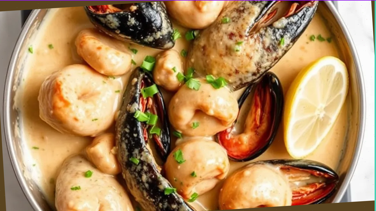 Как приготовить морепродукты в сливочном соусе
