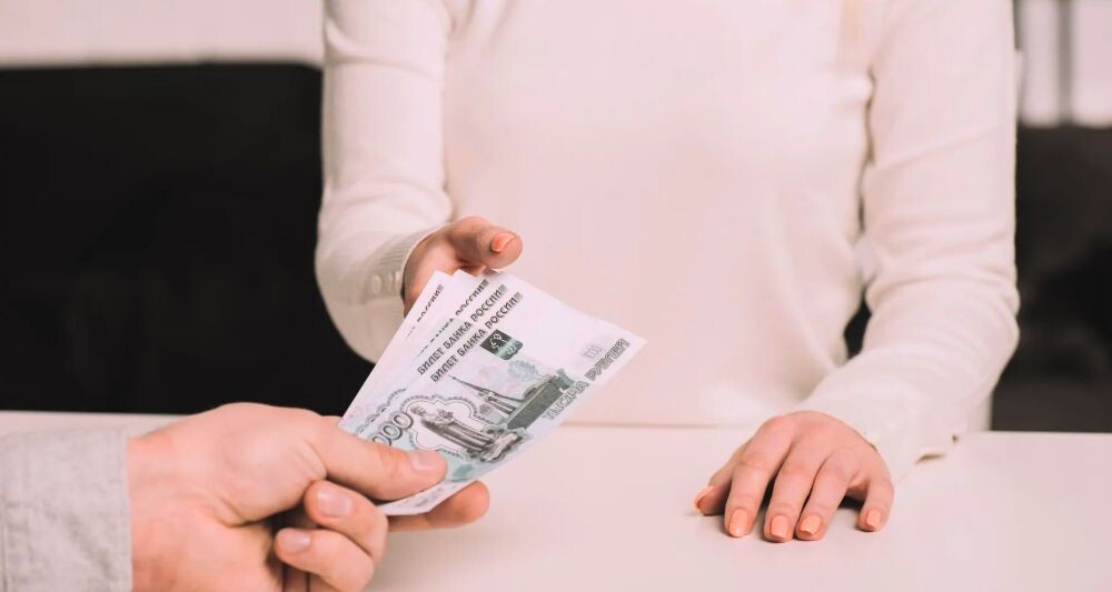 Мужчина, несмотря на развод, деньги на детей выделял