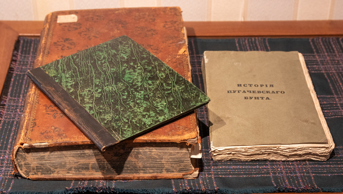 Раритеты из коллекции зональной научной библиотеки УрФУ. Фото Владимир Мартьянов