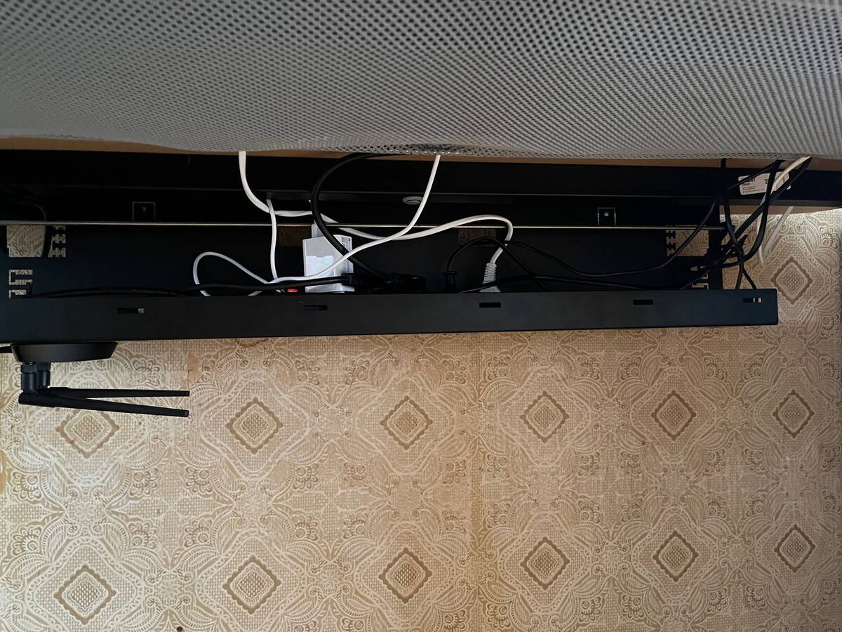 Кронштейн под столом