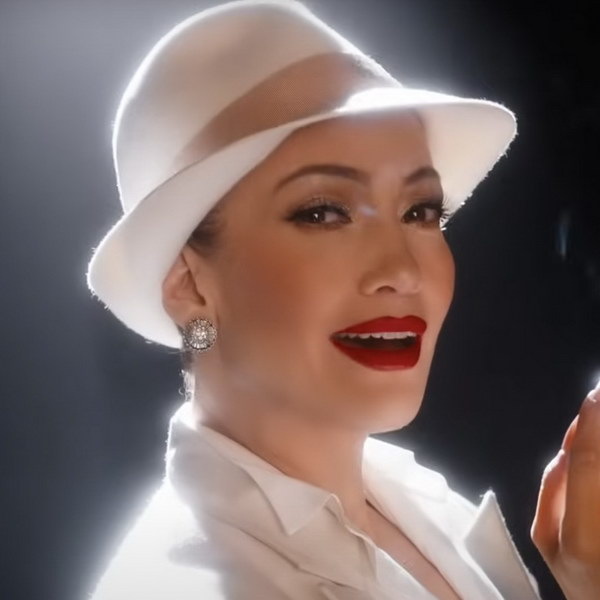     Дженнифер Лопес играет роковую звезду Голливуда в трейлере «Поцелуя жинщины-паука»