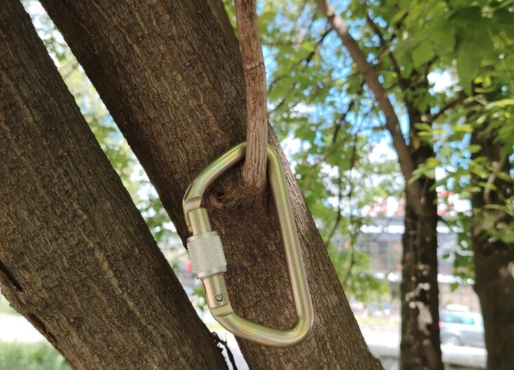 🔒 Карабин в промышленном альпинизме: как выбрать и не ошибиться