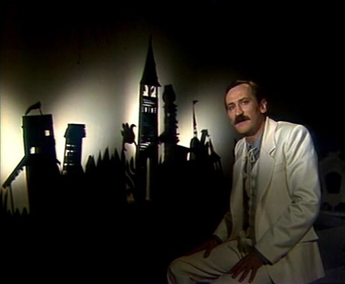 Это произведение Леонид Филатов посвятил своей второй жене, Нине Шацкой. 