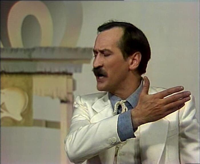 Сейчас можно посмотреть полную версию передачи, а на советском телевидении около 5 минут было вырезано. Преимущественно, реплики, неугодны власти. 