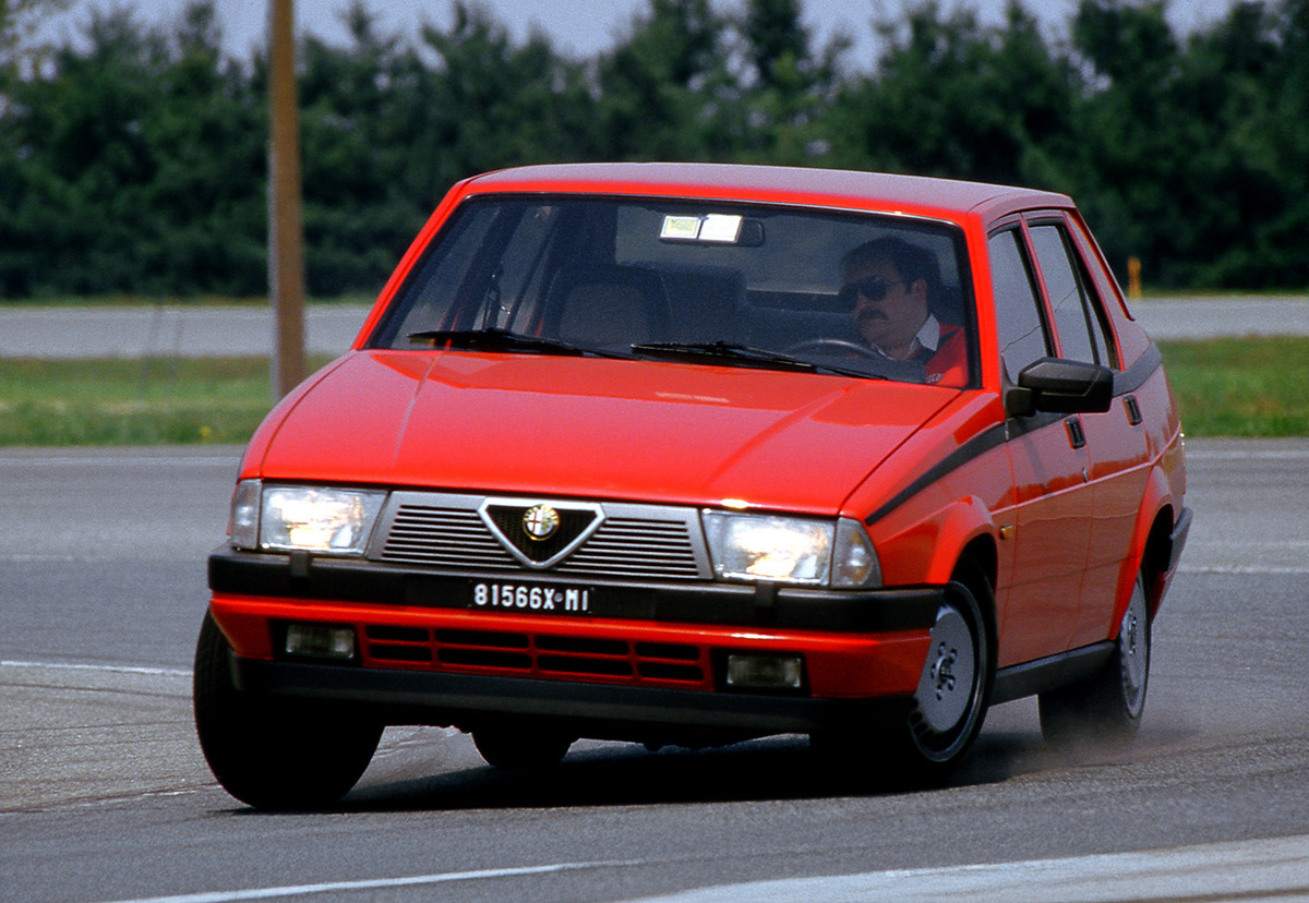 Alfa Romeo 75. Фото: Stellantis
