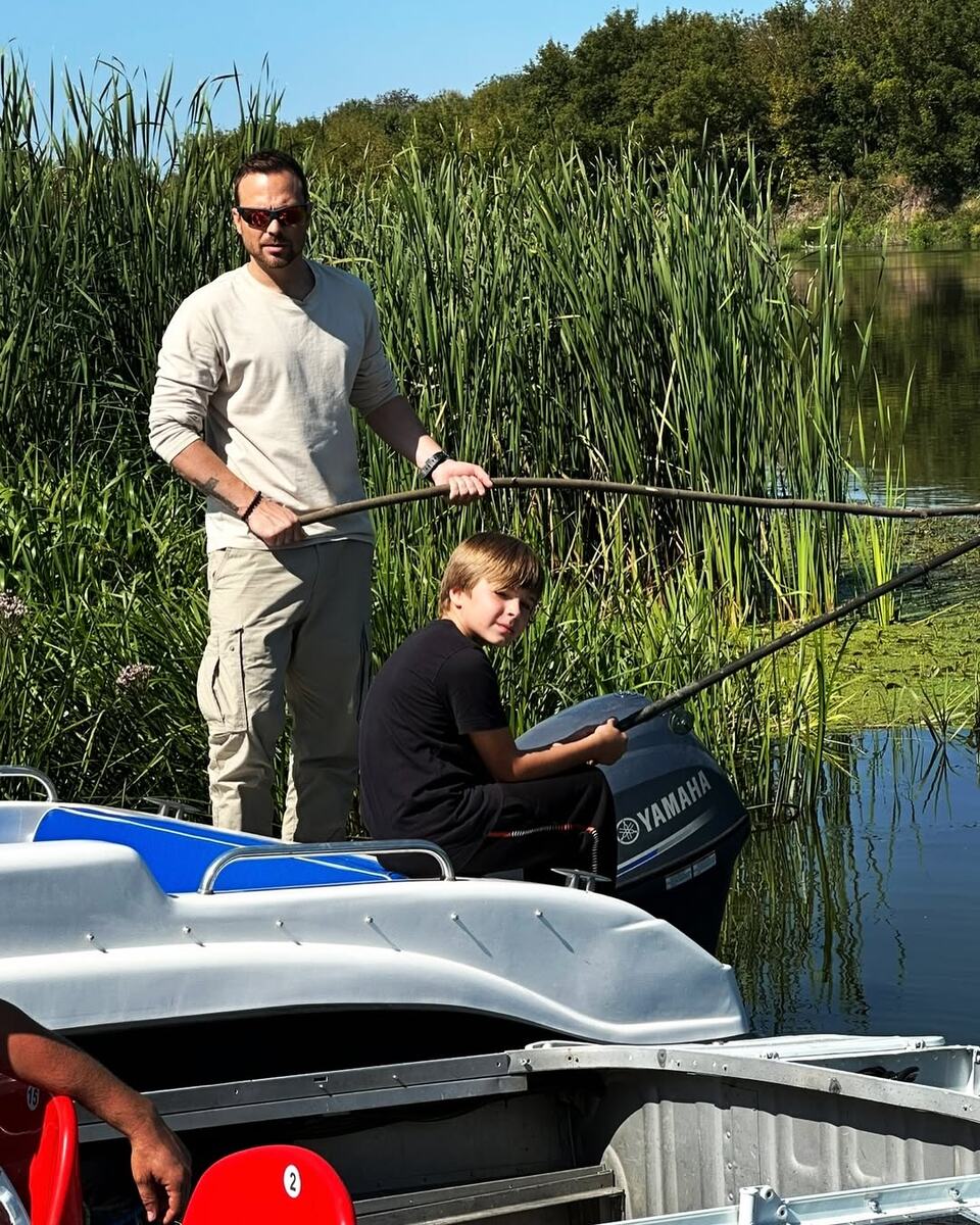    Алексей Чадов с сыном Федором на рыбалкеСоцсети Алексея Чадова