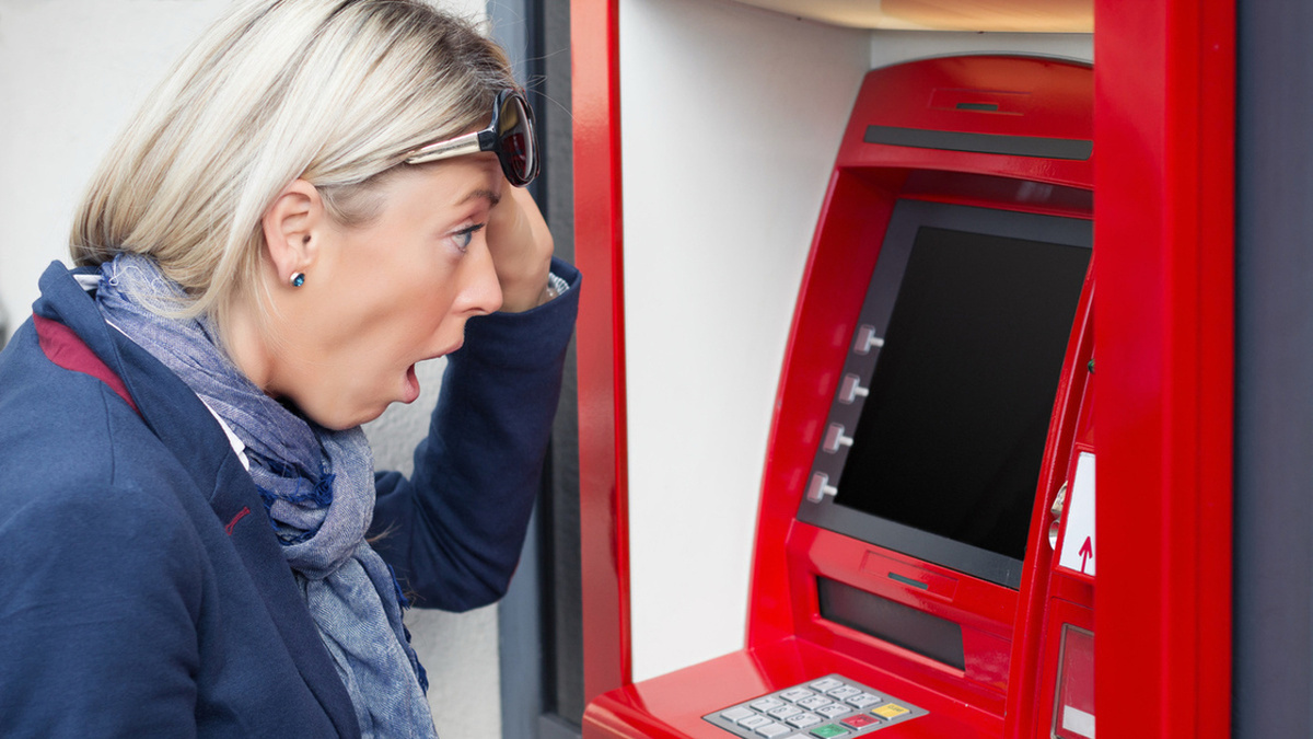 Забыли дома телефон? Теперь снять деньги с карты без него не сможете