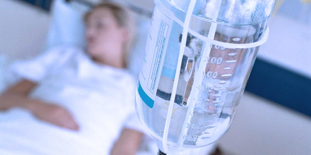 Капельницы против таблеток: что лучше при болезнях сердца и как вообще подбирают лечение?