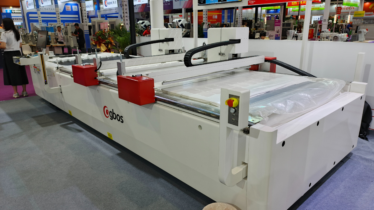 Многослойный раскройный комплекс для настилов рулонных и листовых материалов GBOS модель H3-T