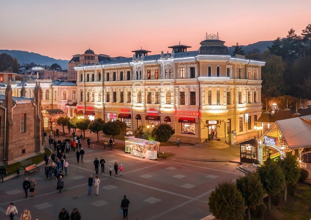 Курортный бульвар, г. Кисловодск.
Фотографы: Константин Кордонский и Федор Лашков