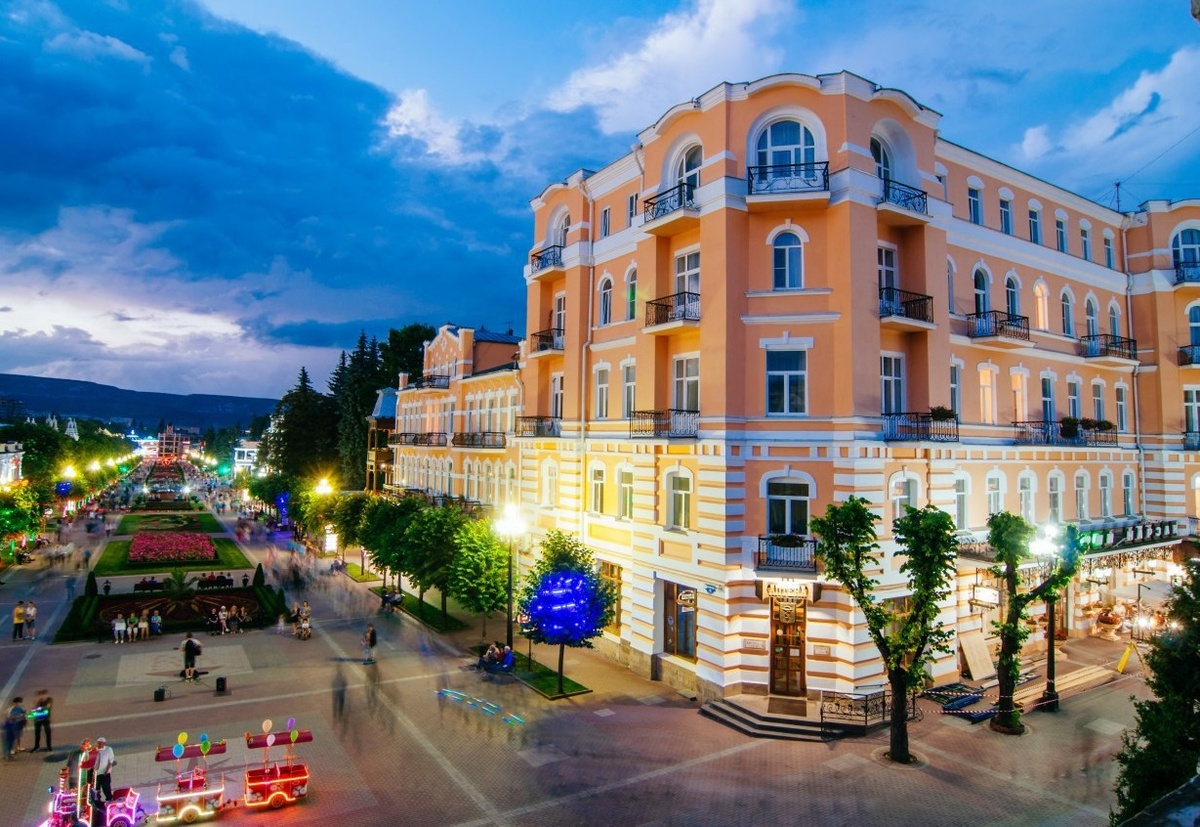 Курортный бульвар, г. Кисловодск.
Фотографы: Константин Кордонский и Федор Лашков