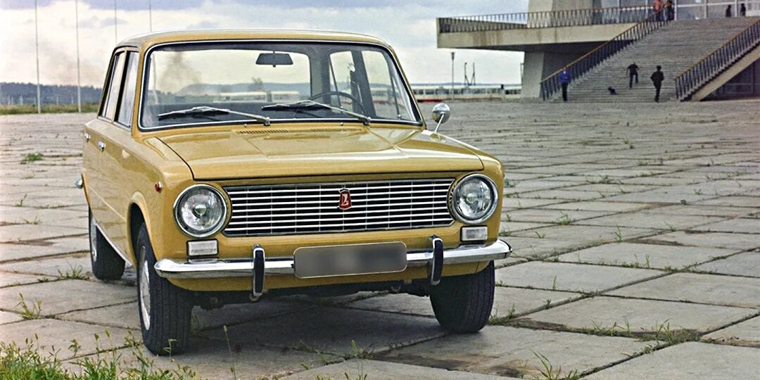 В России появилась в продаже "нулевая" Копейка ВАЗ-2101 по цене Range Rover. Рассказываю, откуда такая цена