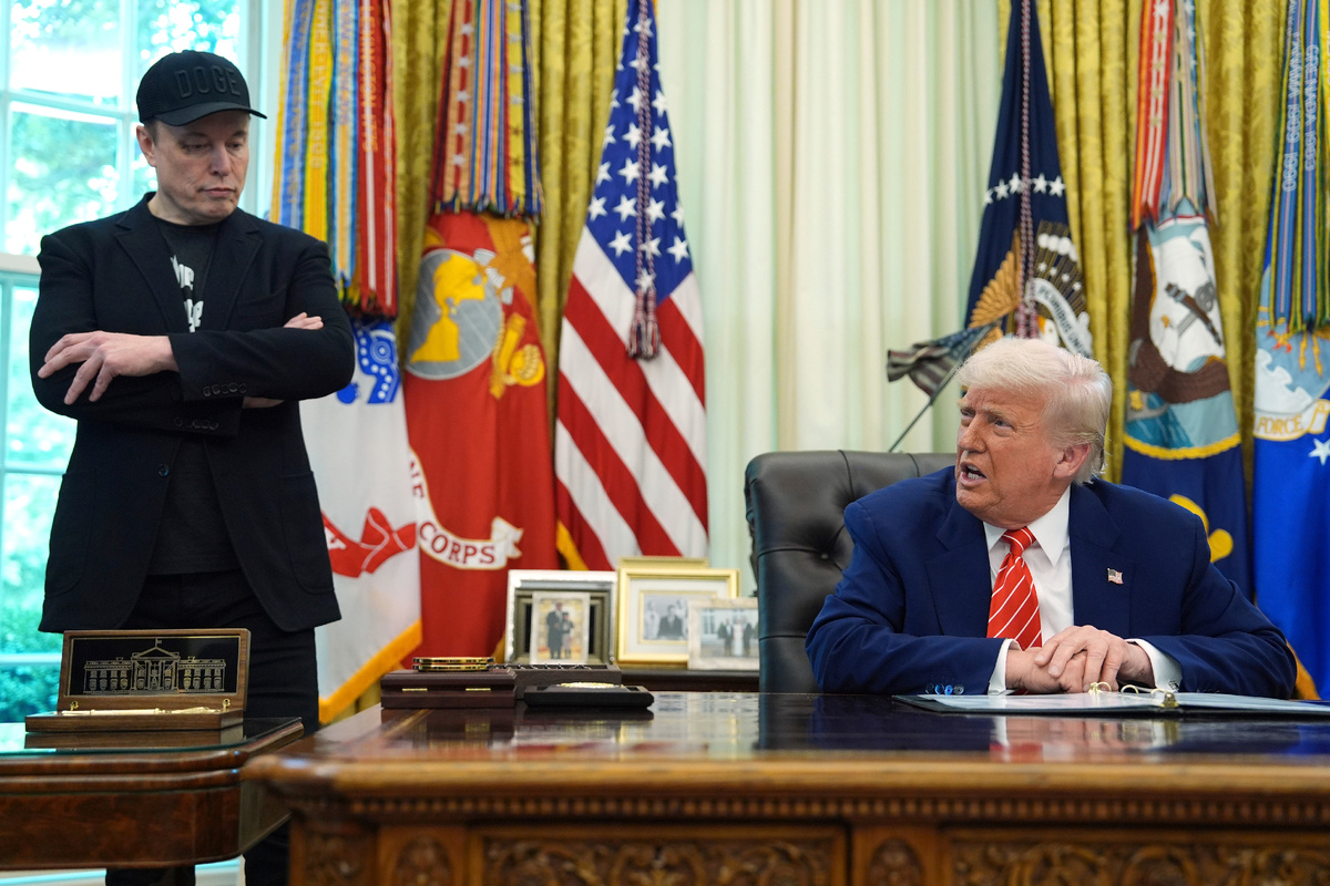 Президент Дональд Трамп выступает на пресс-конференции с Илоном Маском в Овальном кабинете Белого дома в пятницу, 30 мая 2025 года, в Вашингтоне // AP Photo / Evan Vucci