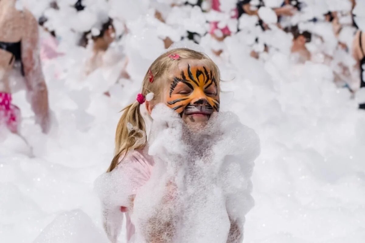    После завершения пенной дискотеки нужно как можно быстрее смыть пену с кожи.