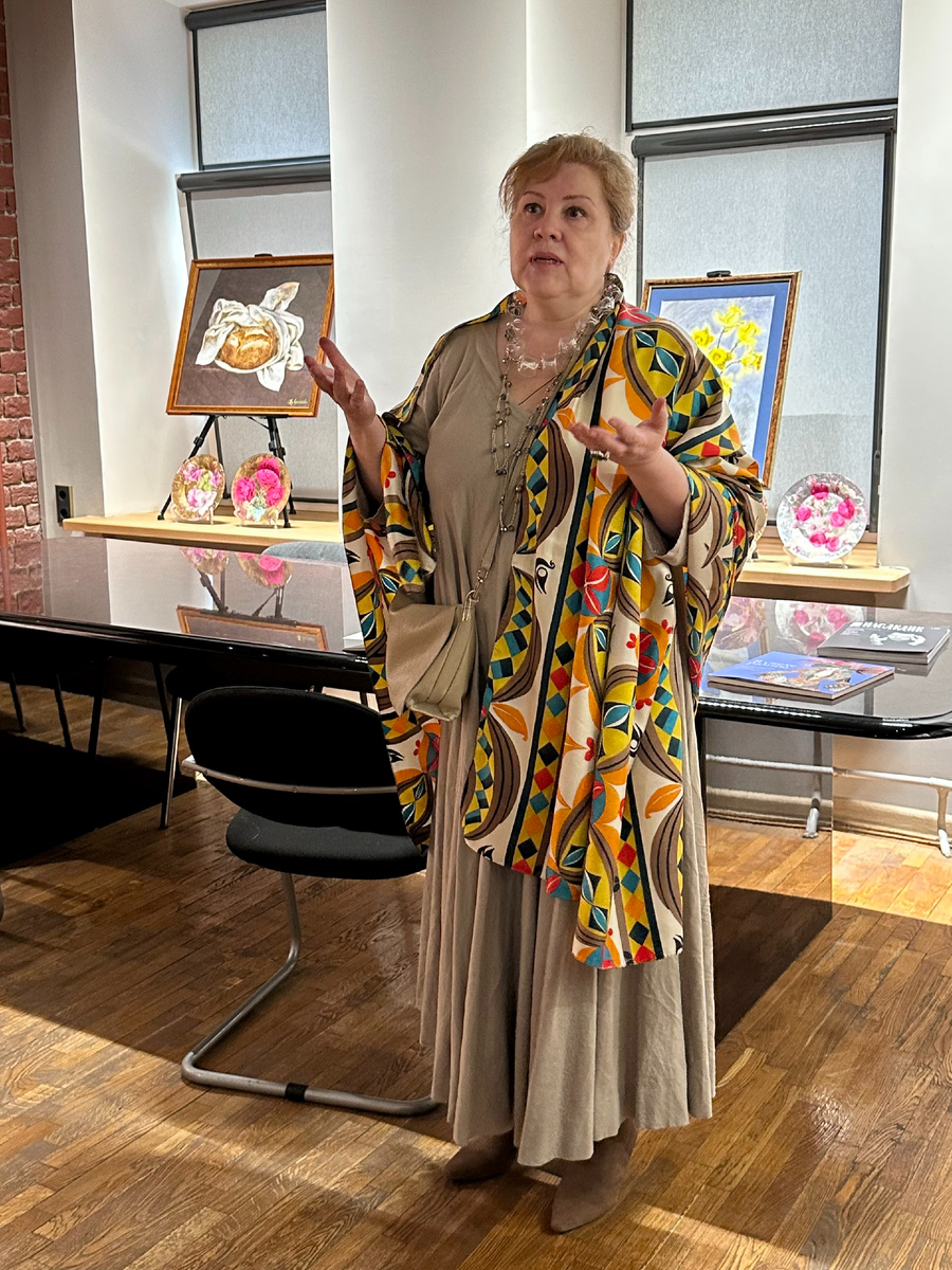 Екатерина Лукьянова в ходе вчерашнего представления новых работ, дополнивших экспозицию