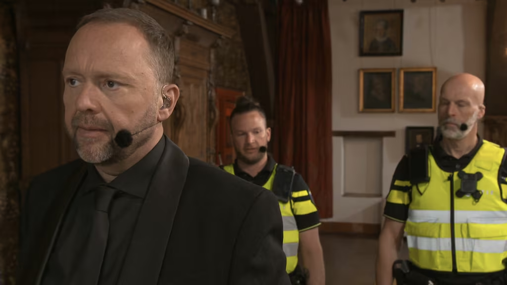 Пилат и полицейские. кадр из мюзикла