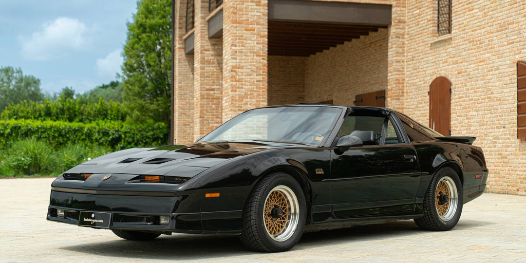 Pontiac Firebird. 5 литров американской брутальности , когда на стали и чугуне не экономили