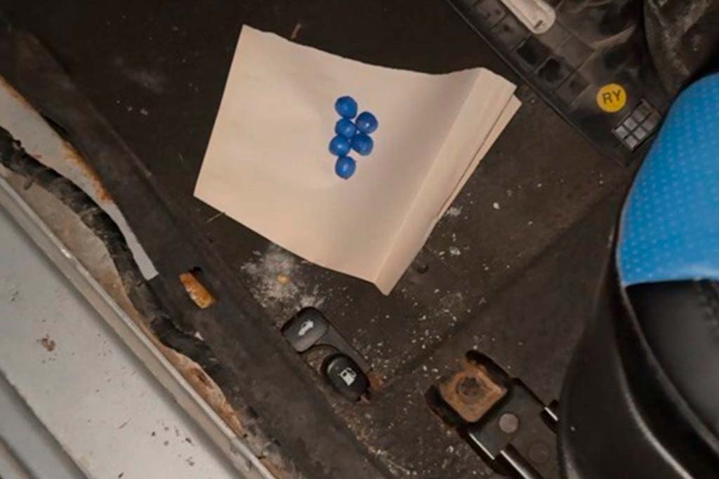    В Зашекснинском районе инспекторы ДПС остановили автомобиль, который слишком медленно ехал по улицам.