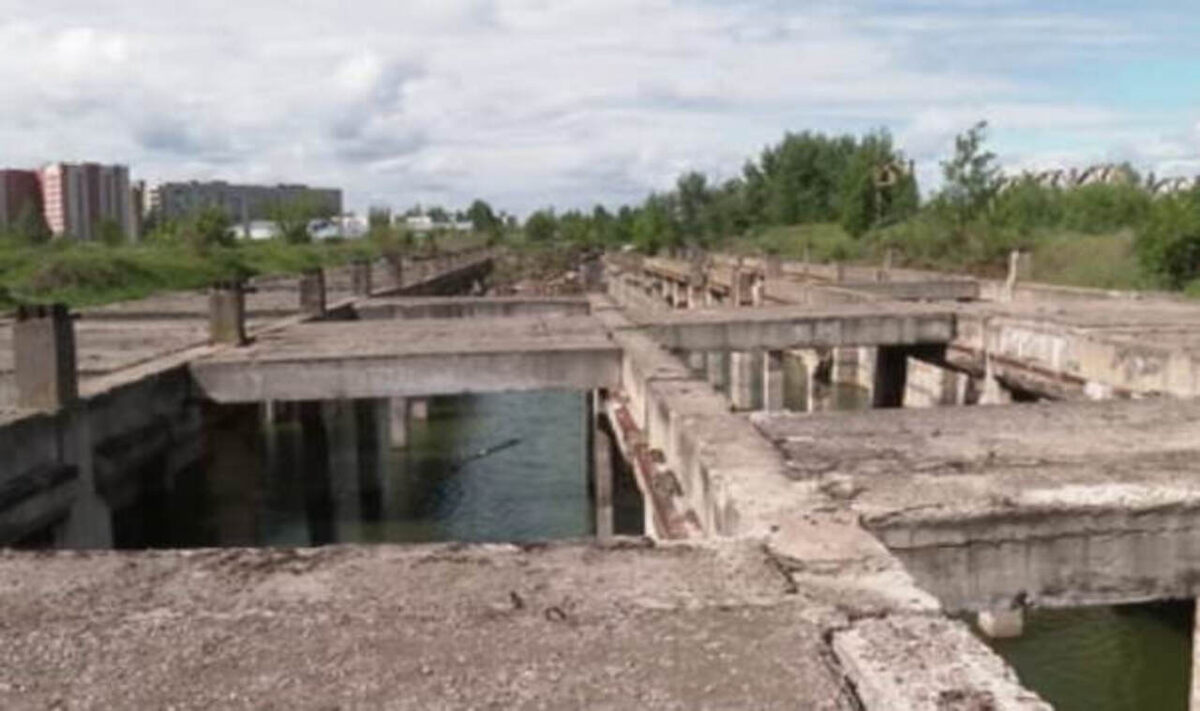    Один из многолетних недостроев в Курске стал игровой площадкой для местной детворы