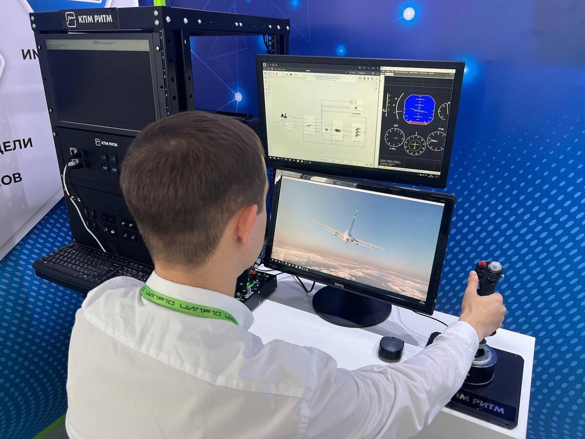   Стенд полунатурного моделирования, представленный на выставке