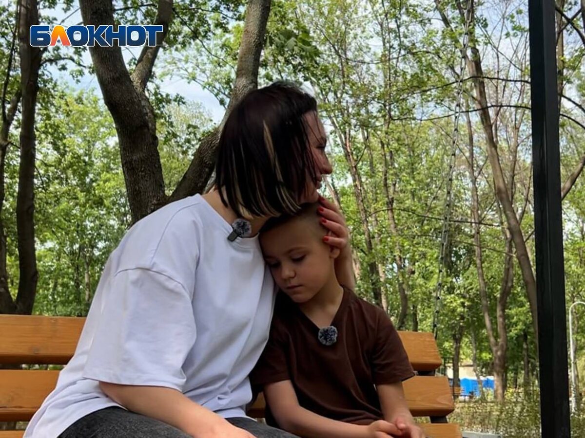 Мама донецких братьев-героев Дарья Рековская с 6-летним сыном Ваней