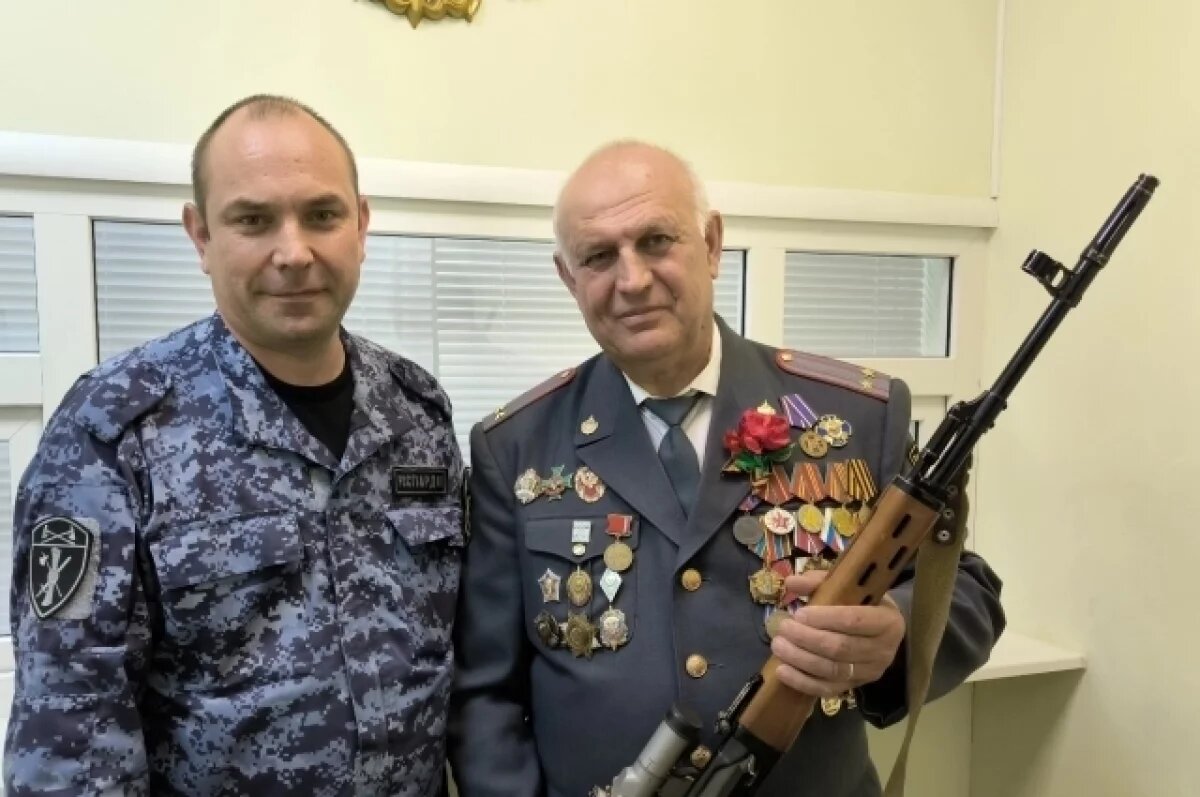    В Ульяновске ветеран Росгвардии передал свой карабин на нужды СВО
