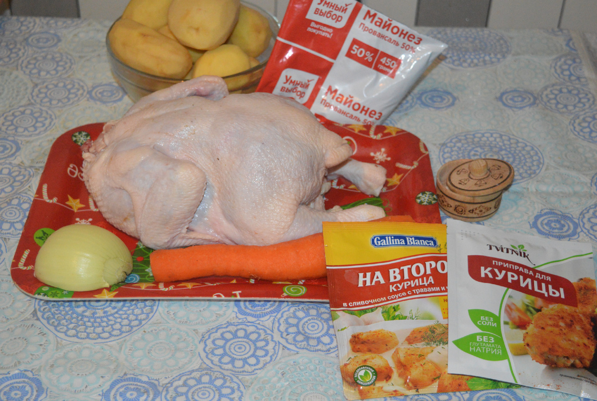 Курица с картошкой. Шаг 1. Фото: канал Три рецепта.