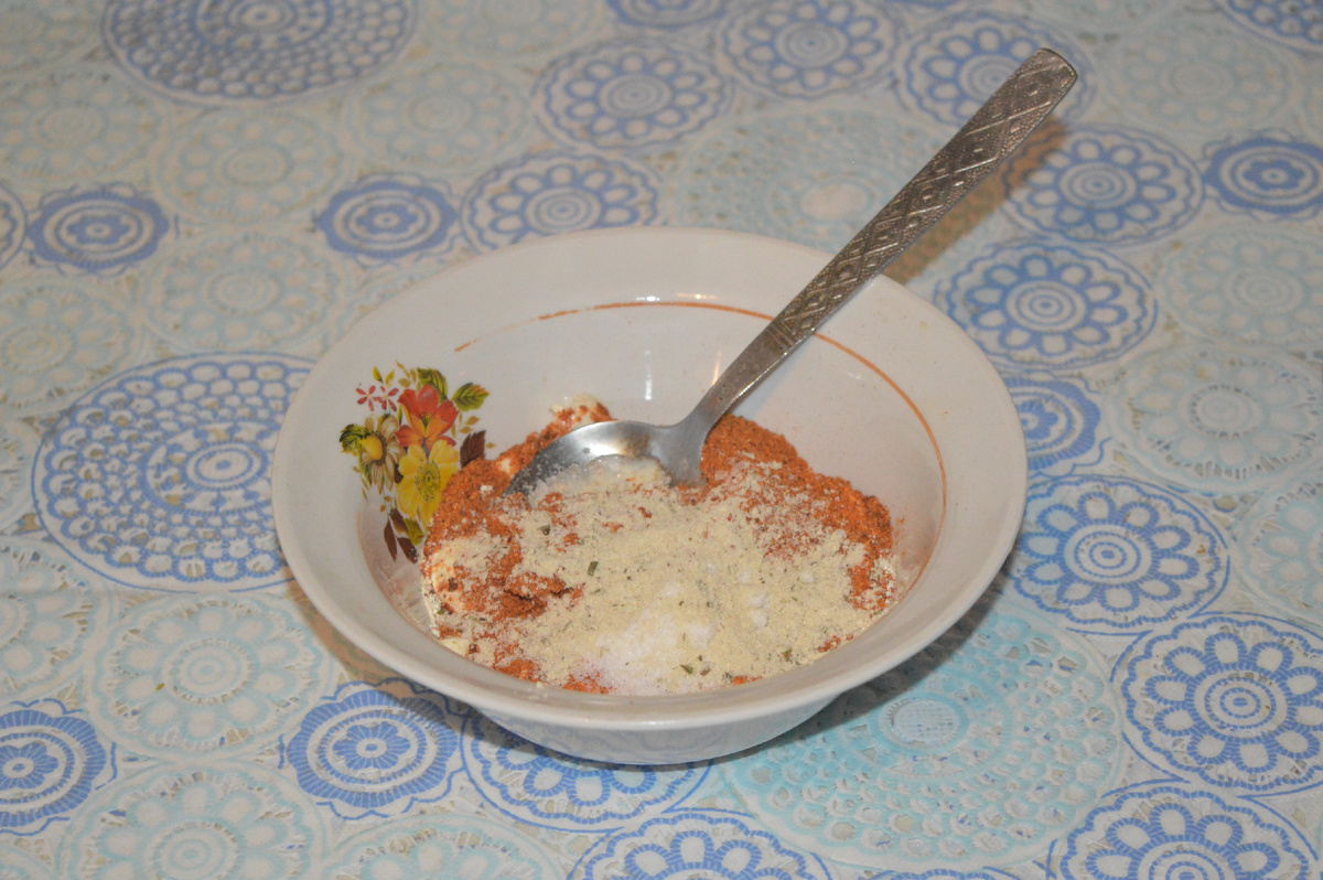 Курица с картошкой. Шаг 2. Фото: канал Три рецепта.