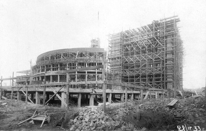    Строительство Дома науки и культуры, ныне – Новосибирский театр оперы и балета. Фото 1933 года. С сайта Музея города Новосибирска