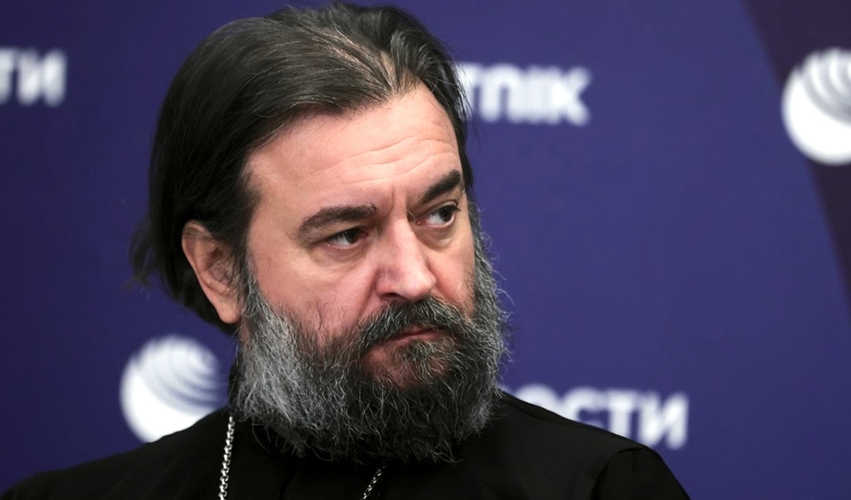 Андрей Ткачёв — протоиерей, настоятель храма Троицы Живоначальной в Хохлах, писатель, проповедник, миссионер, телеведущий, блогер.