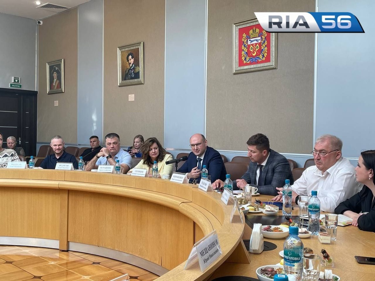  📷    Врио губернатора Евгений Солнцев встречается с журналистами Оренбуржья Белов Михаил Александрович