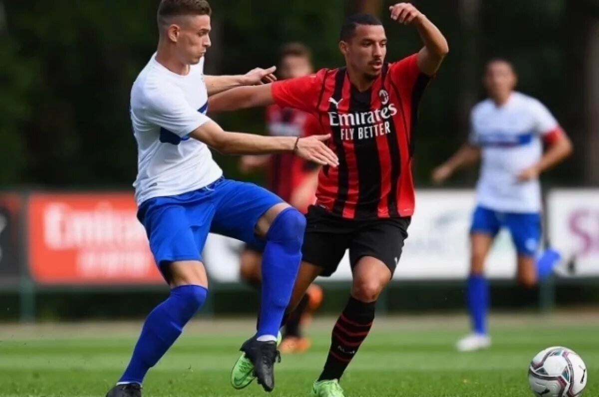    Футбольные команды «Про Сесто» и «Клуб Милано».