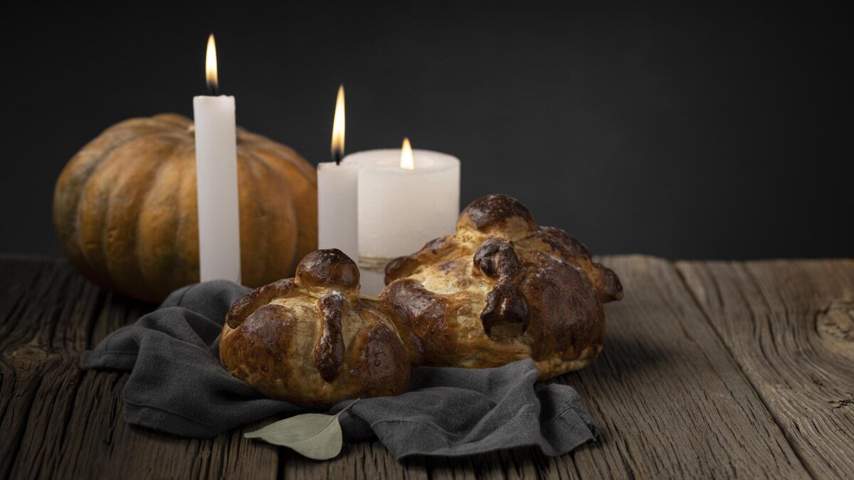    В родительский день принято собираться за поминальным столом. Фото: Freepik