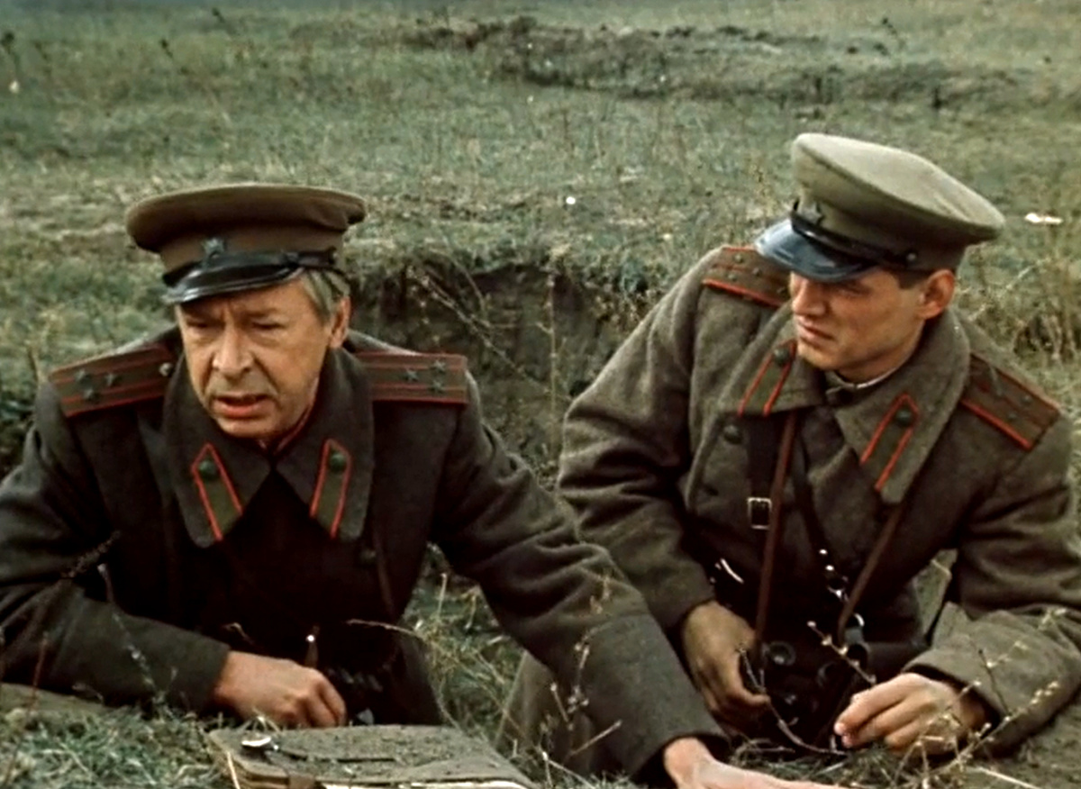 Кадр из телефильма "Батальоны просят огня", 1985 г., режиссеры Александр Боголюбов, Владимир Чеботарев, сценаристы Александр Боголюбов, Юрий Бондарев, композитор Андрей Петров (скриншот)
