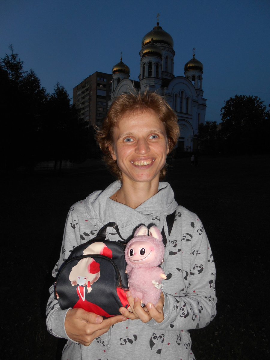 Вот такая у меня сумочка была и вот такой Лабубу.