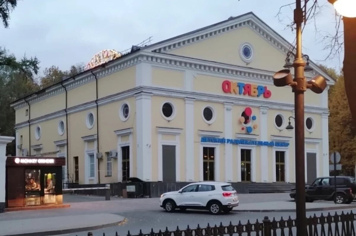    Здание бывшего кинотеатра «Октябрь» в центре Перми выставили на продажу