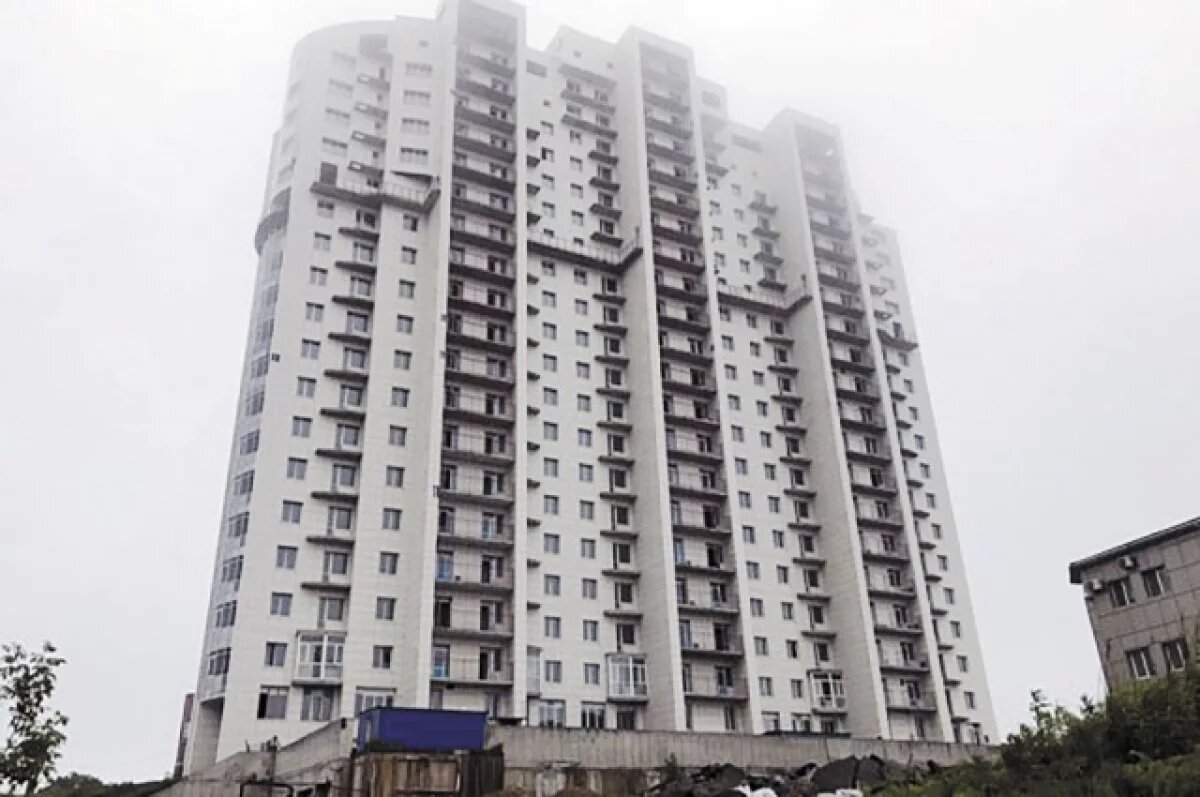    Девушка сорвалась с 15 этажа.