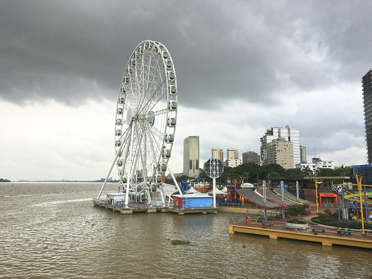 Малекон, Гуаякиль, Эквадор. Фото автора