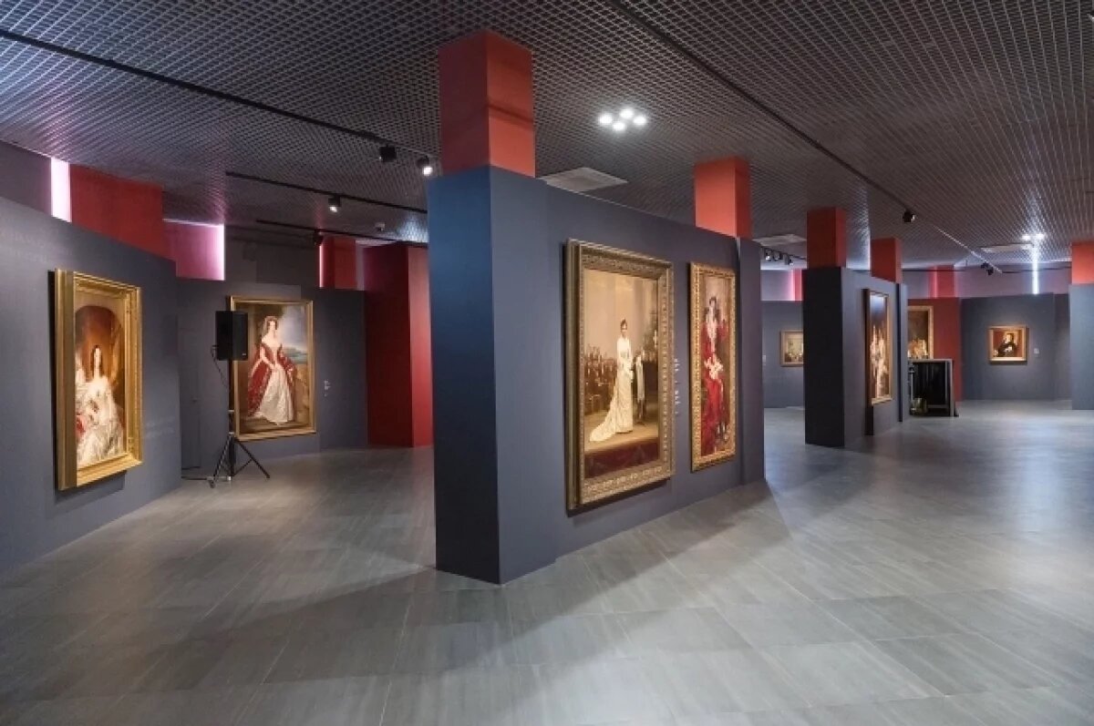    Выставка «Её величество женщина» открылась в Туле