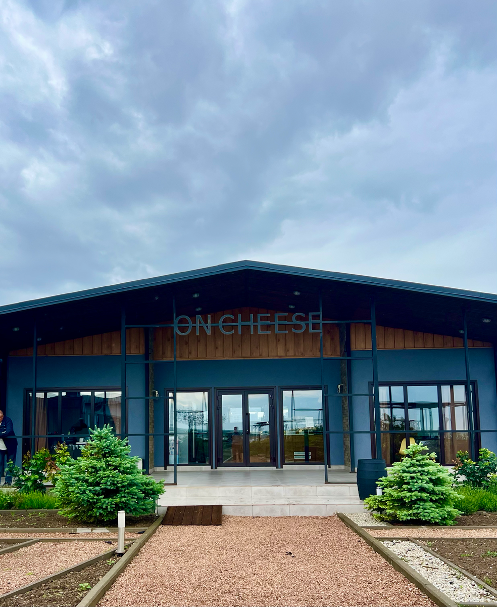 Здание сыроварни ON CHEESE
