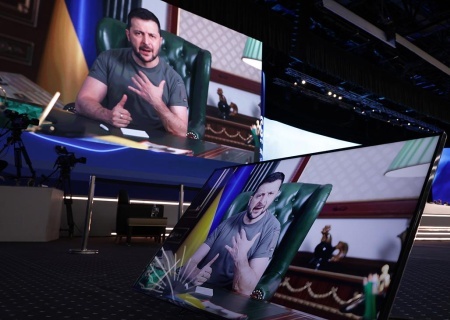    Зеленский убеждает Трампа, что украинцы не готовы к миру и выборам