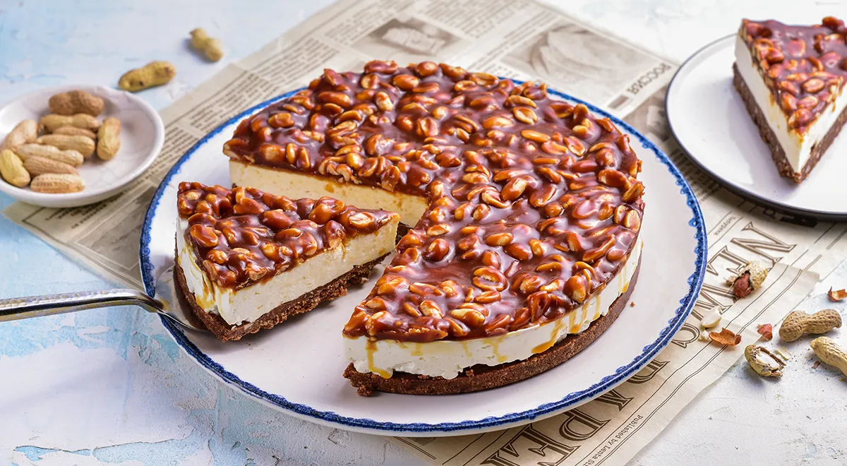 Чизкейк «Сникерс» — пошаговый рецепт с насыщенным вкусом