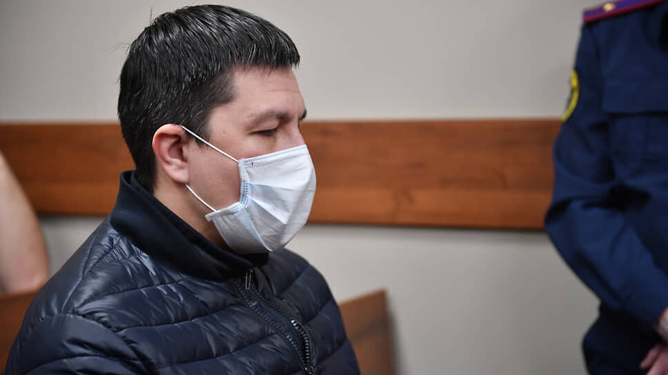 Главный врач Нижнекамской ЦРБ Руслан Валеев в Советском суде Казани в апреле 2025 года.📷Фото: Артемий Шуматов / Коммерсантъ