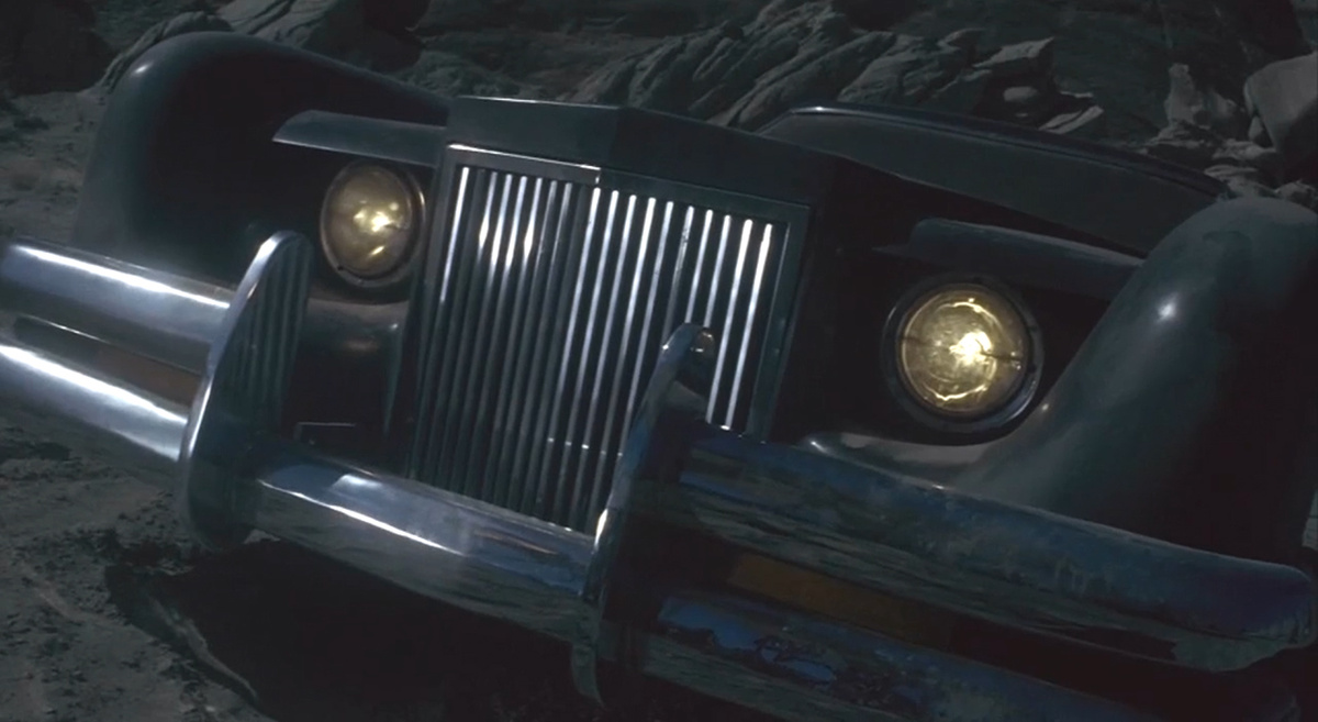 Lincoln Mark III - изуродованный до неузнаваемости для съемок фильма "Автомобиль" смотрит на участников нашего списка с некоторой завистью и долей уважения.