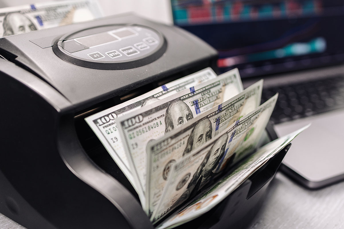    Доллары и евро — самые популярные иностранные валюты для обмена. Источник: Shutterstock