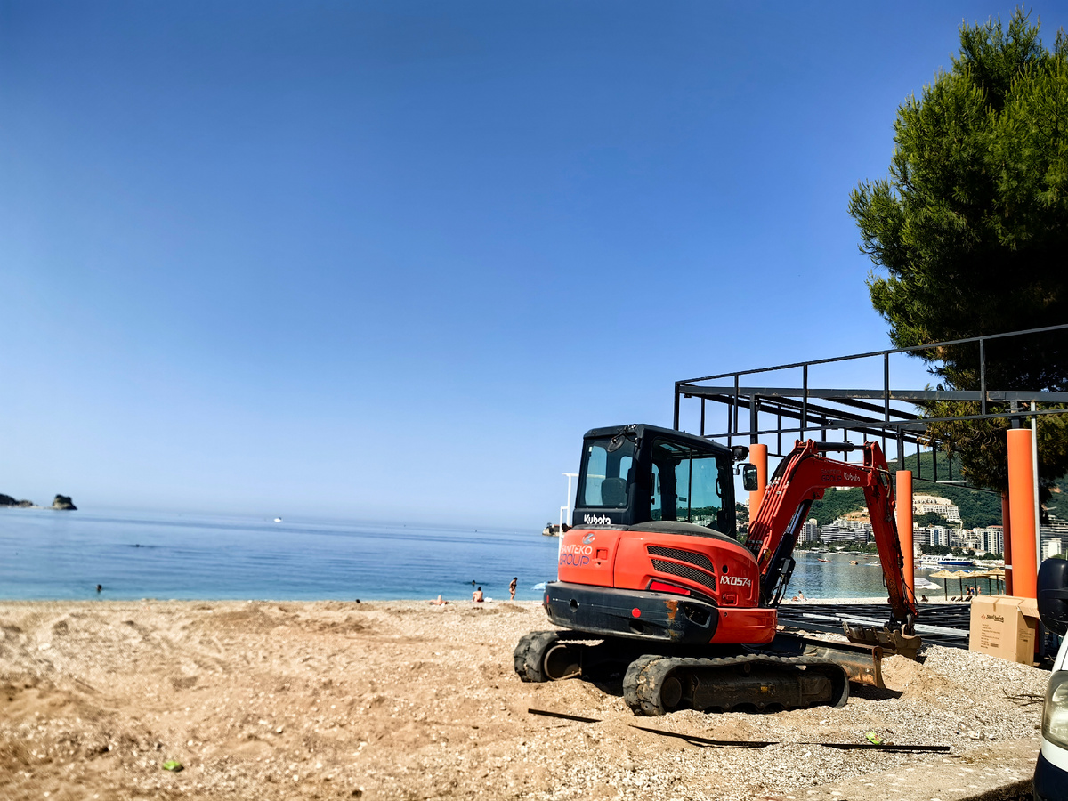 Обустройство еще одного пляжа в Будве