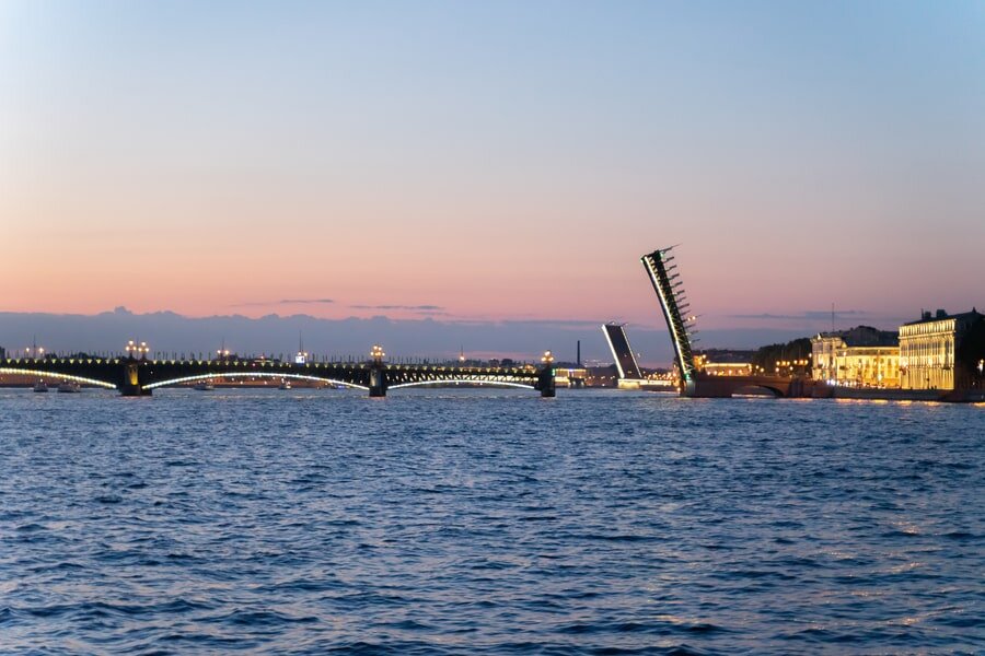 Белые ночи и развод мостов от @nevatrip.ru 