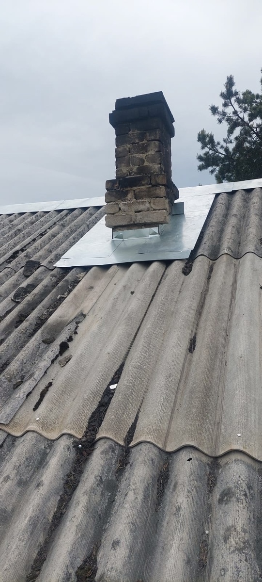    Власти Сортавалы помогли маме участника СВО починить дырявую крышуСергей Крупин / VK